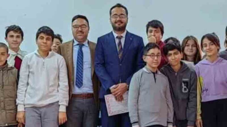 Hayallerine giden yolda seninleyiz