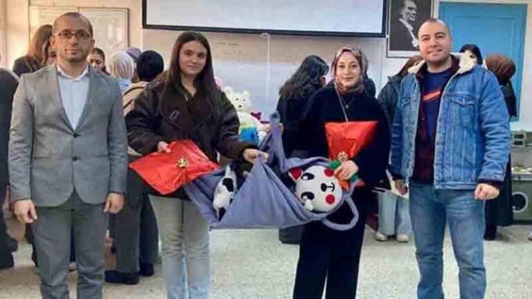 Eğitici oyuncaklarla yarıştılar