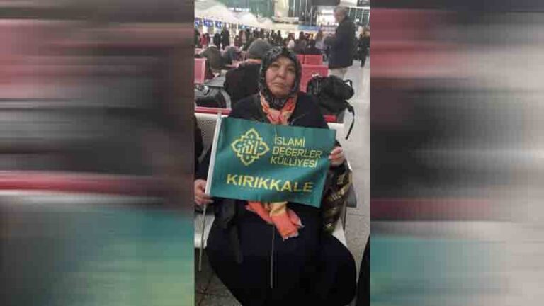 Umre yolcuları dualarla uğurlandı