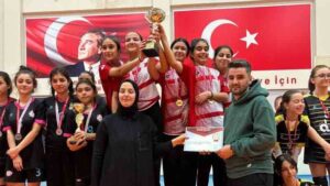 Yıldız kızlar badmintonda yarıştı