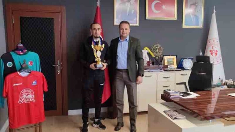 Başarılı koşucu Üney, ödüllendirildi