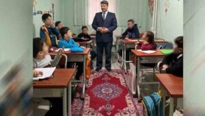 Genç gönüllüler, çocuklarla buluşuyor