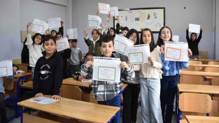 Milli Eğitim Vakfı’nda karne heyecanı