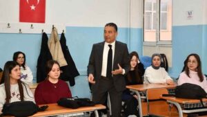 Müdür Güney, liselilerle buluştu