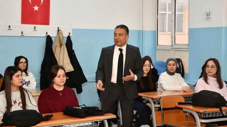 Müdür Güney, liselilerle buluştu