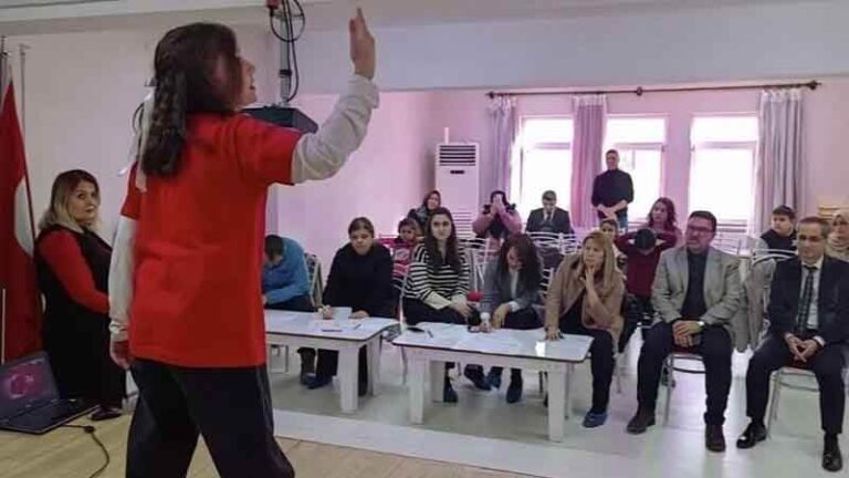 Bahşılı’da öğrencilerden İstiklal Marşı coşkusu