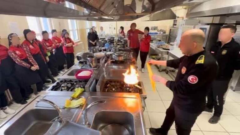 Aşçı adaylarına mutfak yangın eğitimi