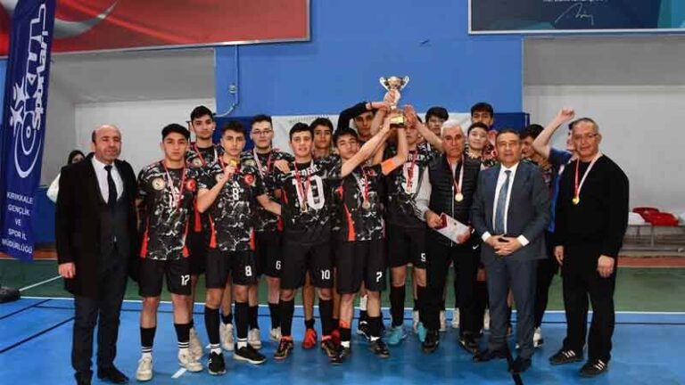 Futsal şampiyonu Atatürk Anadolu Lisesi