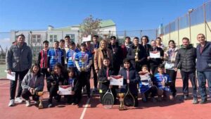 Tenis şampiyonları ödüllendirildi