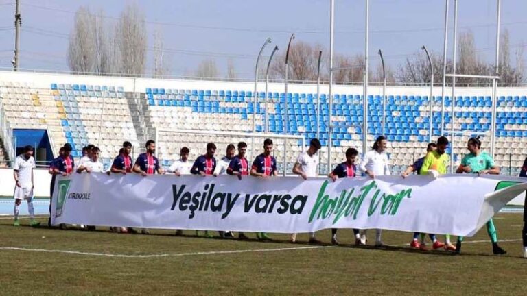 Futbolculardan Yeşilay’a destek
