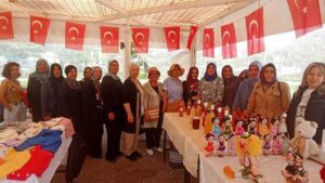 Hanımeli Pazarı’nda el emeği ürünler göz kamaştırıyor
