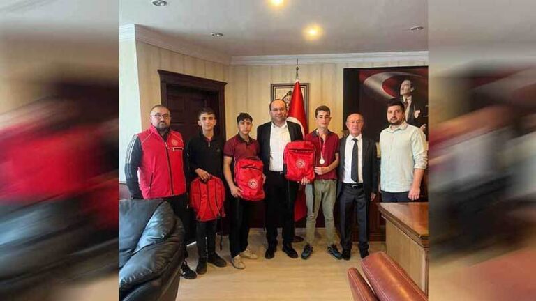 Derece yapan öğrenciler ödüllendirildi