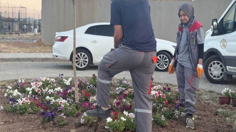 Millet Bahçesi’nde bakım çalışması yapılıyor