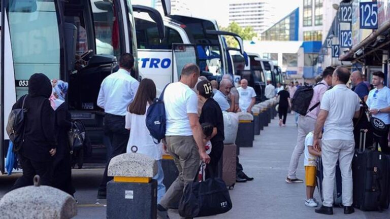 10 milyon 750 bin kişi seyahate çıktı