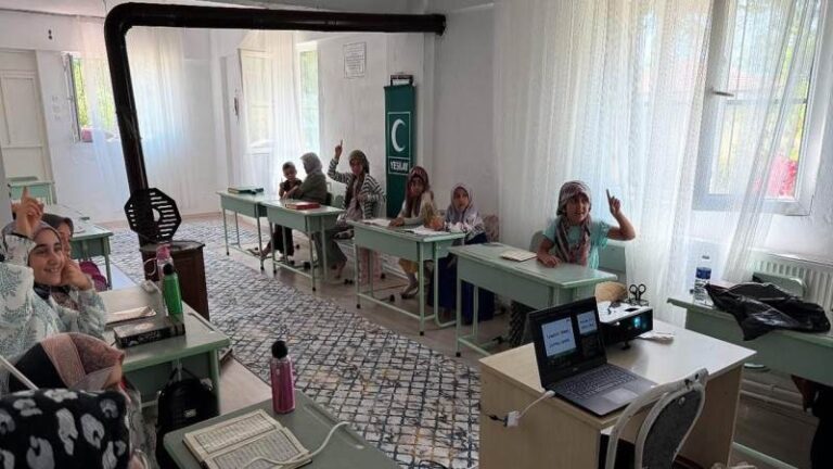 Yeşilay’dan Kız Kur’an Kursu’nda anlamlı etkinlik