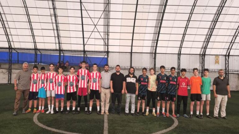 Camiler arası futbol turnuvası yarı finallere taşındı