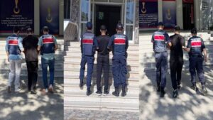 Jandarma aranan 3 şahsı yakaladı!