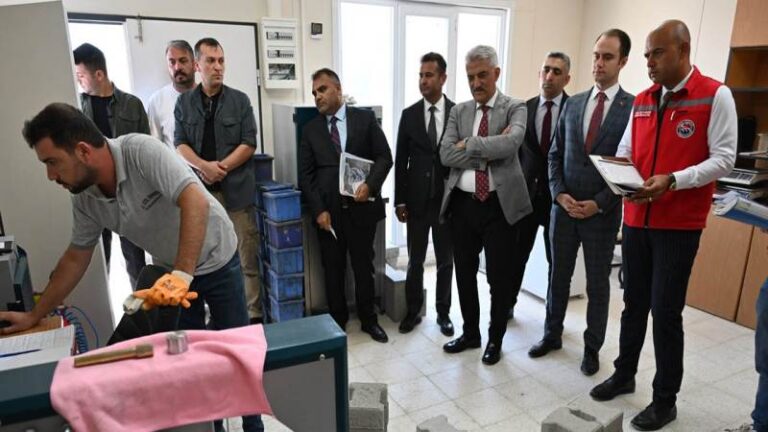 Kırıkkale’de bu fabrika günlük 2 bin m² kilit parke üretiyor