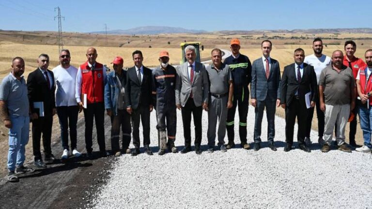 Dikmen Köyü’nün yol çalışmaları sürüyor