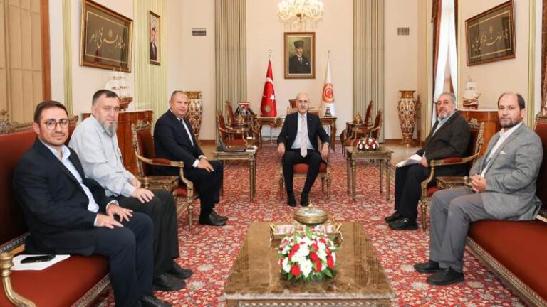 Gazze için toplanan imzalar Kurtulmuş’a iletildi