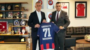 Gündüz’den Hacıosmanoğlu’na Kırıkkale FK forma hediyesi