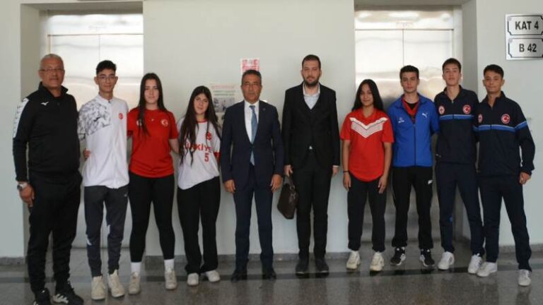 Beyzbol Milli Takım öğrencilerine başarı temennisi