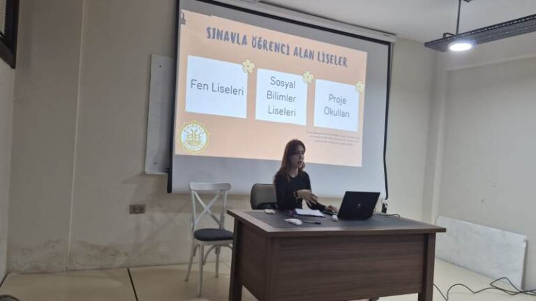 Liseli gençlerin ailelerine LGS kaygıları ve psikolojisi anlatıldı