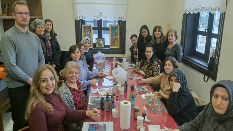 Kasaba Kültür Sanat’tan geleneksel cam altı sanatına destek