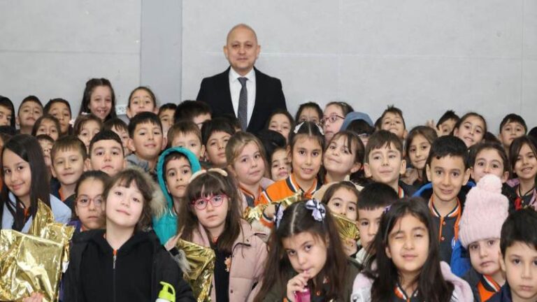 Ahmet Önal öğrencileri belediyede ağırladı