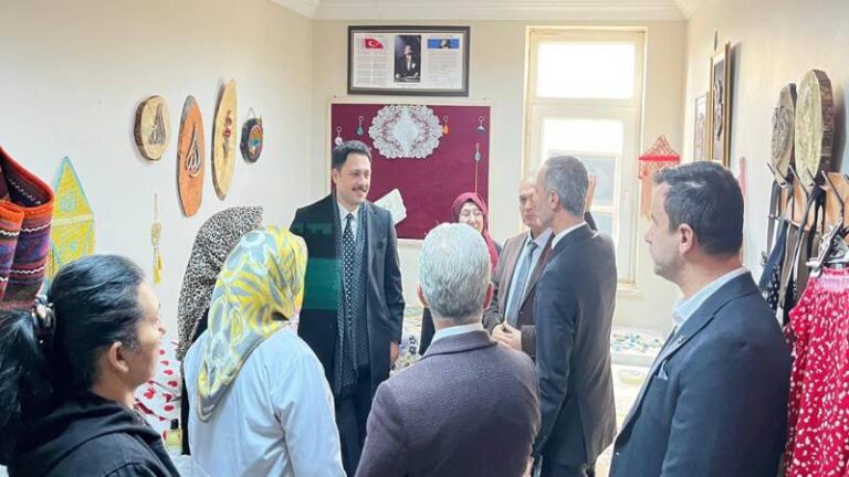 Ev hanımları meslek öğreniyor