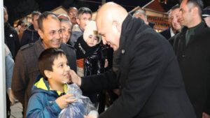 Başkan Önal, meydanda ramazan coşkusunu paylaştı