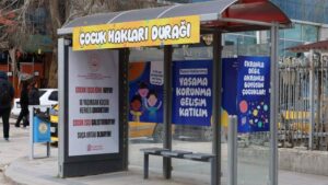 Çocuk haklarına dikkat çekmek için “durak” oluşturuldu