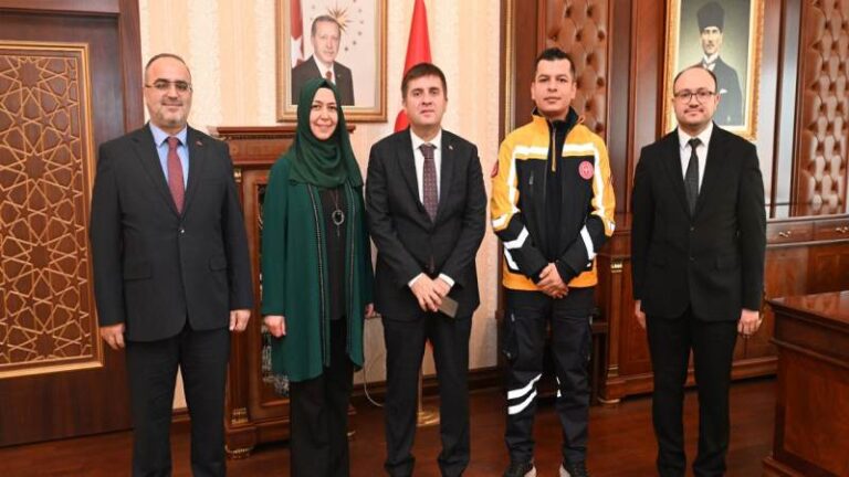 Vali Sarıibrahim’den yılın sağlık kahramanlarına tebrik