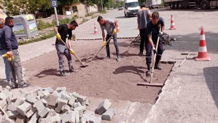 Mahalle yollarında yoğun mesai